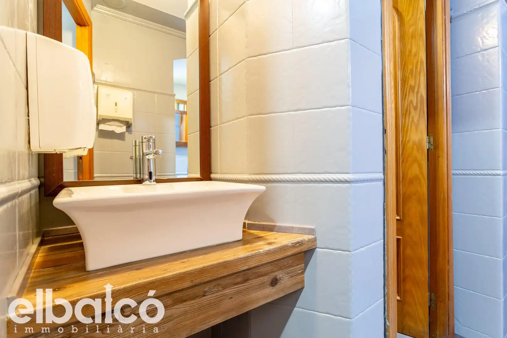 Baño de Local en venta en Tarragona con Aire acondicionado