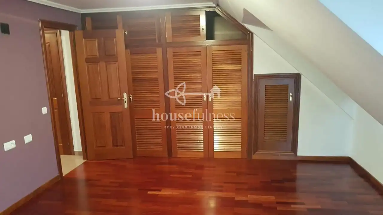 Maisonette zum Verkauf in Ferrol mit Heizung, Parkett und Abstellraum