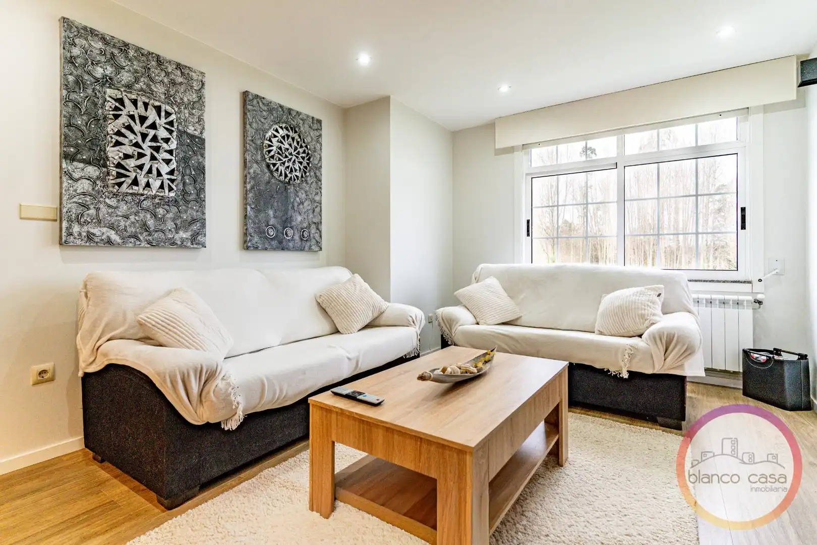 Sala de estar de Casa o chalet en venta en Carballo con Calefacción, Jardín privado y Trastero