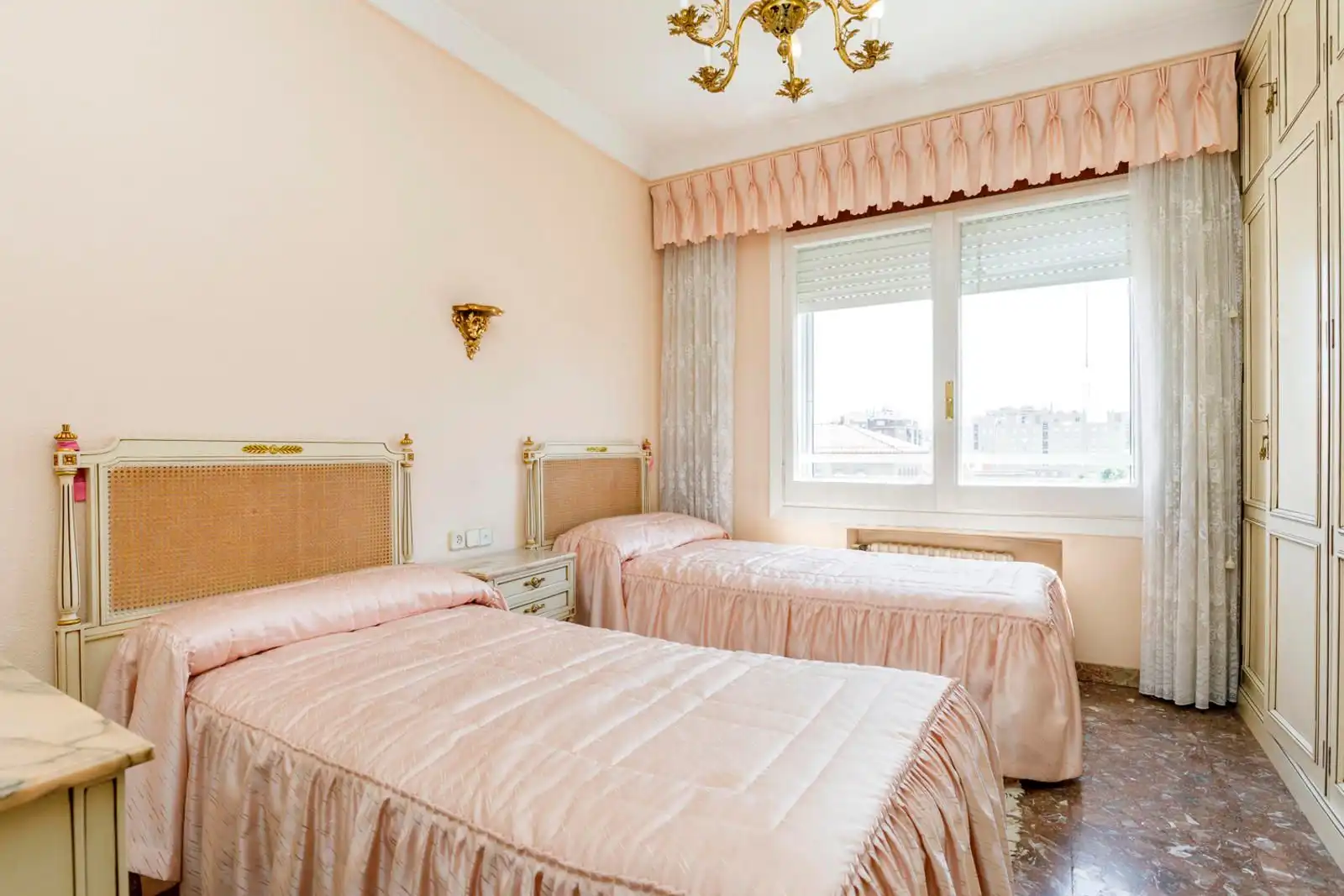 Bedroom of Flat for sale in Zaragoza  with Air Conditioner, Terrace and Storage room