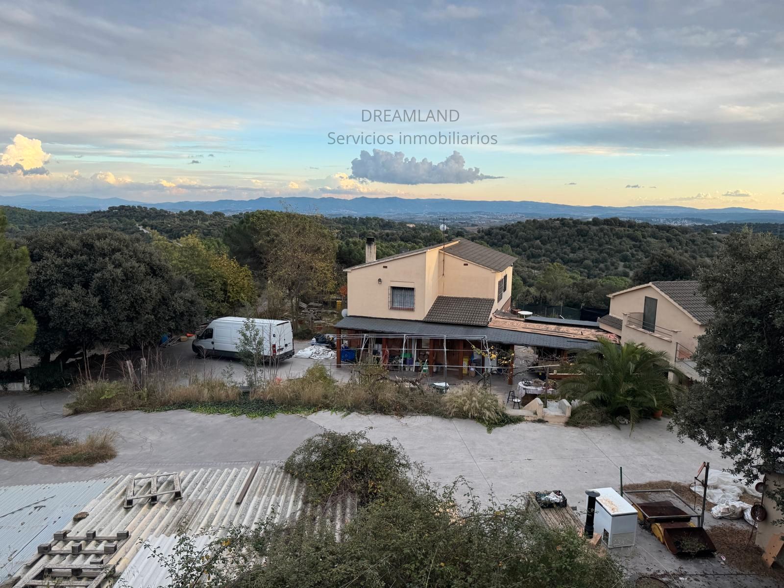 Vista exterior de Finca rústica en venda en Piera amb Calefacció, Jardí privat i Moblat