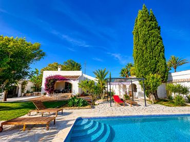 Chalet con piscina en venta en Jesús Pobre