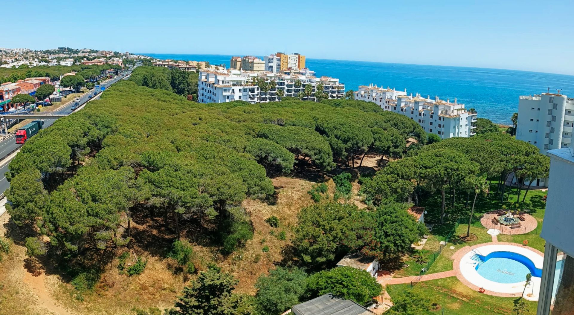 Vista exterior de Estudi de lloguer en Mijas amb Aire condicionat, Calefacció i Jardí privat