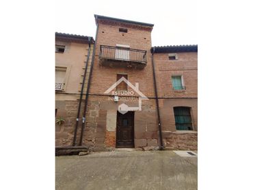 Casa amb balcó en venda a Calle Mayor