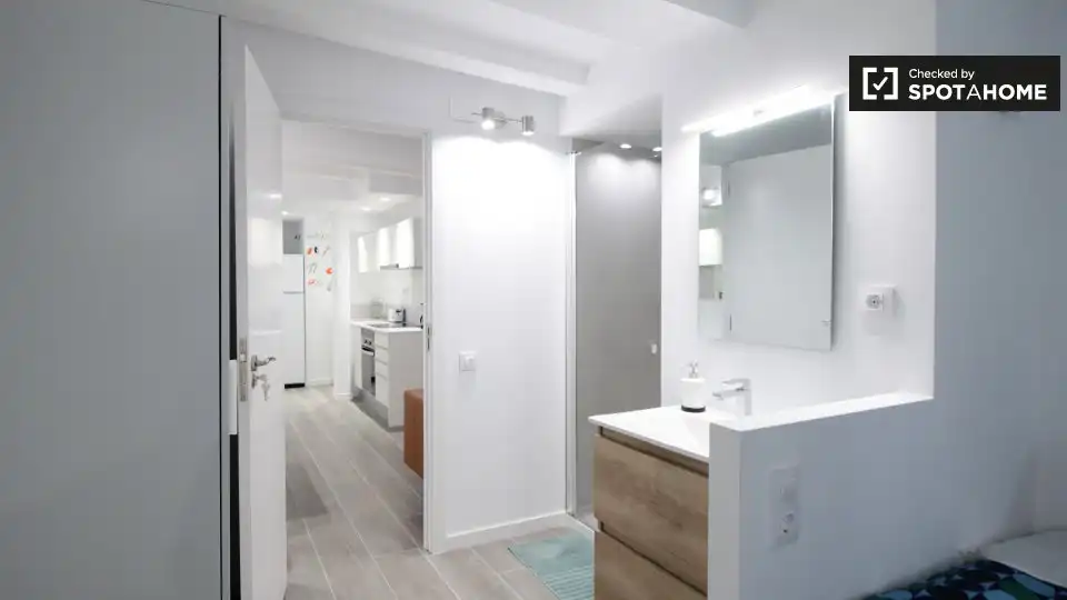 Room in Sant Pere, Sta. Caterina i la Ribera