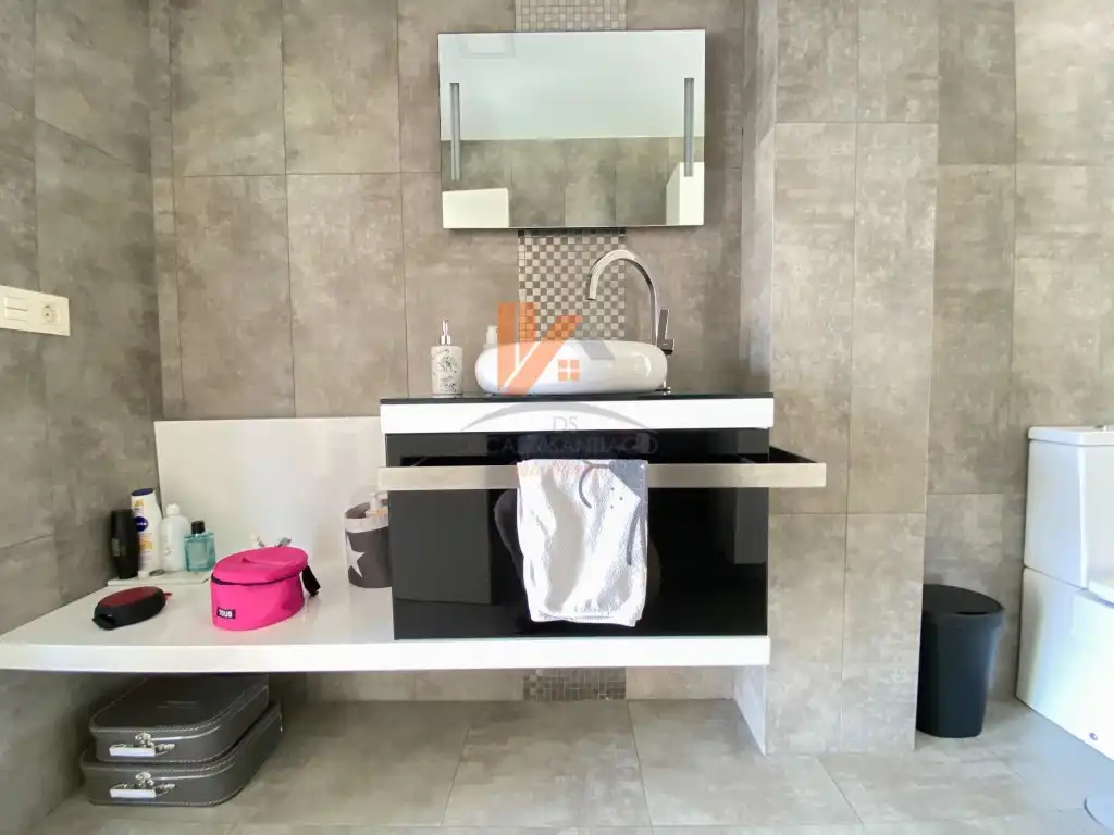 Baño de Casa o chalet en venta en Ames con Jardín privado, Terraza y Piscina