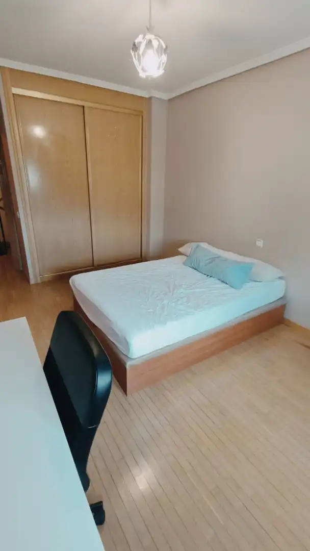 Habitación de Casa adosada en venta en Villaviciosa de Odón con Calefacción, Jardín privado y Parquet