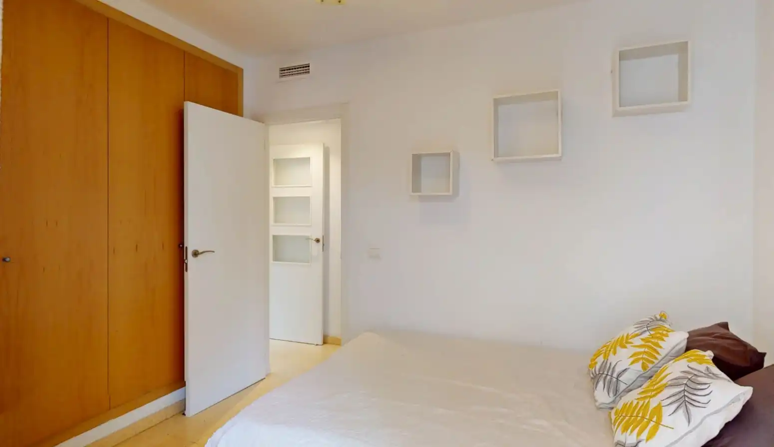 Habitación de Piso en venta en Valencia con Calefacción, Terraza y Trastero