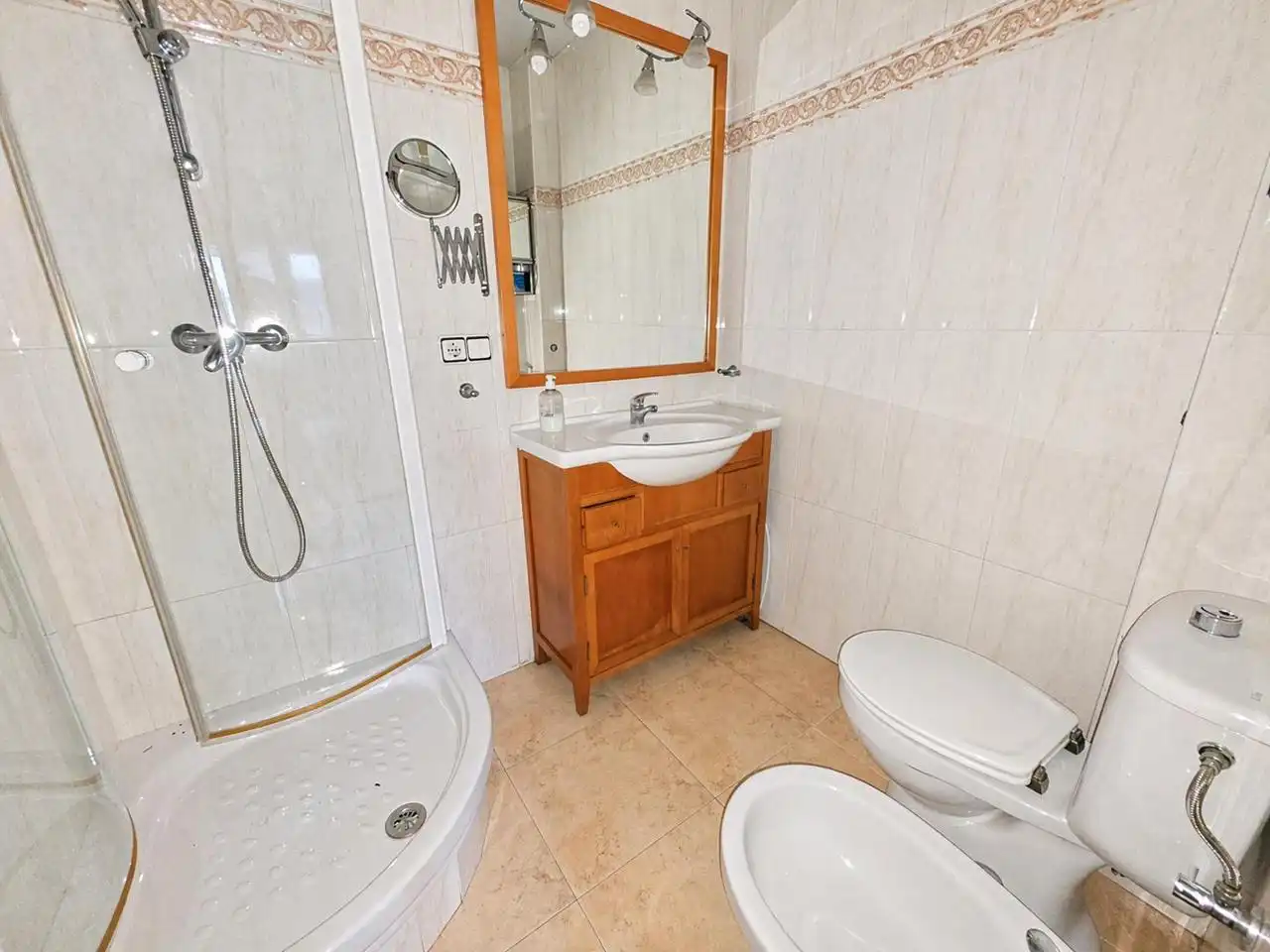 Bany de Edifici en venda en Cornellà de Llobregat