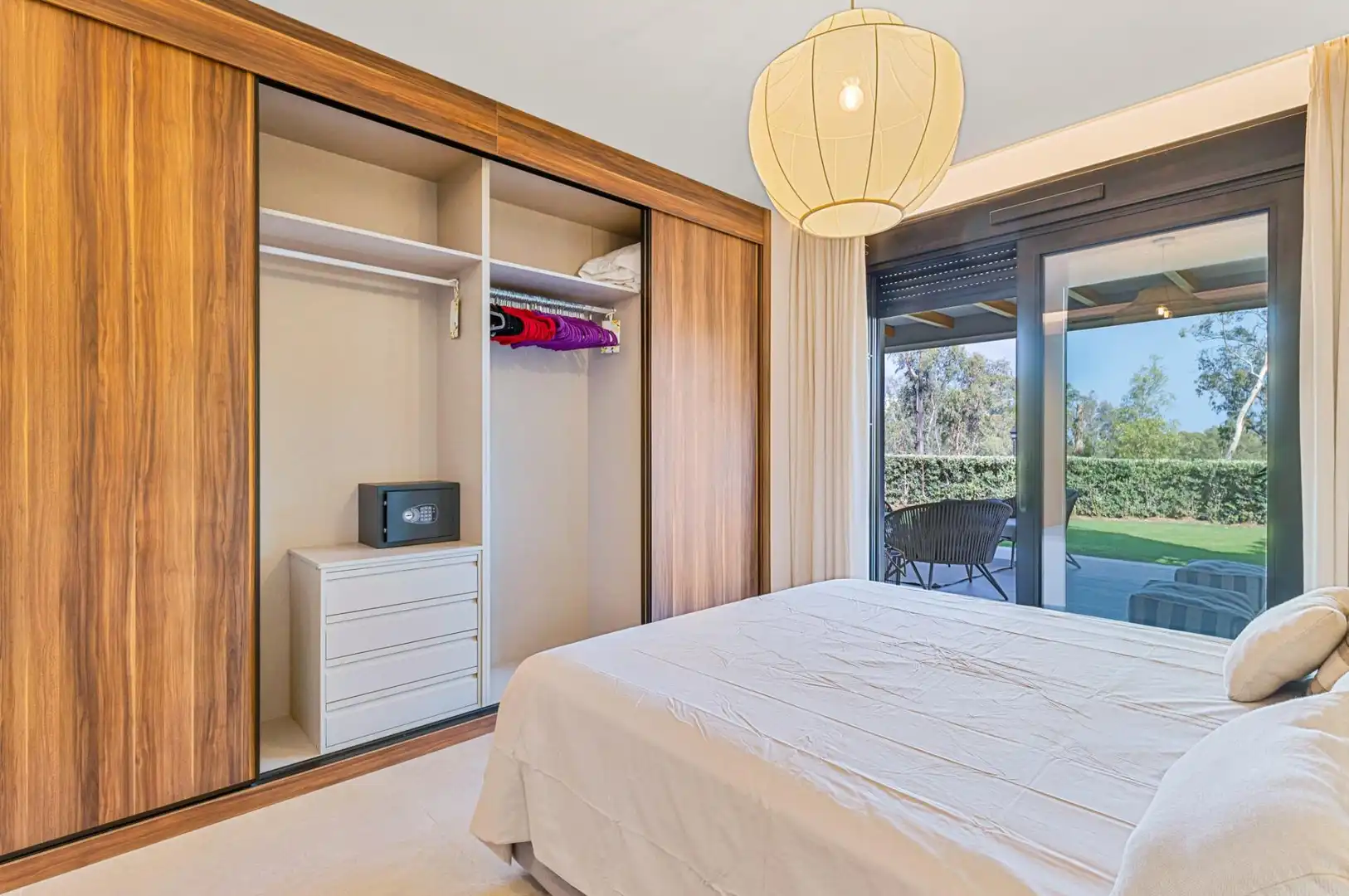 Dormitori de Planta baixa de lloguer en Marbella amb Aire condicionat, Calefacció i Jardí privat
