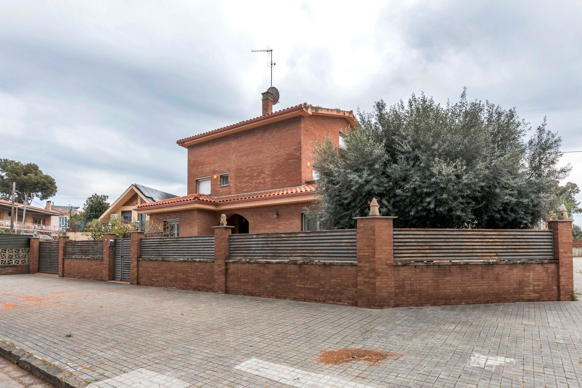 Exterior view of House or chalet for sale in Castelldefels  with Air Conditioner, Heating and Private garden