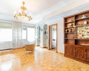 Living room of Flat for sale in  Madrid Capital  with Air Conditioner, Terrace and Swimming Pool