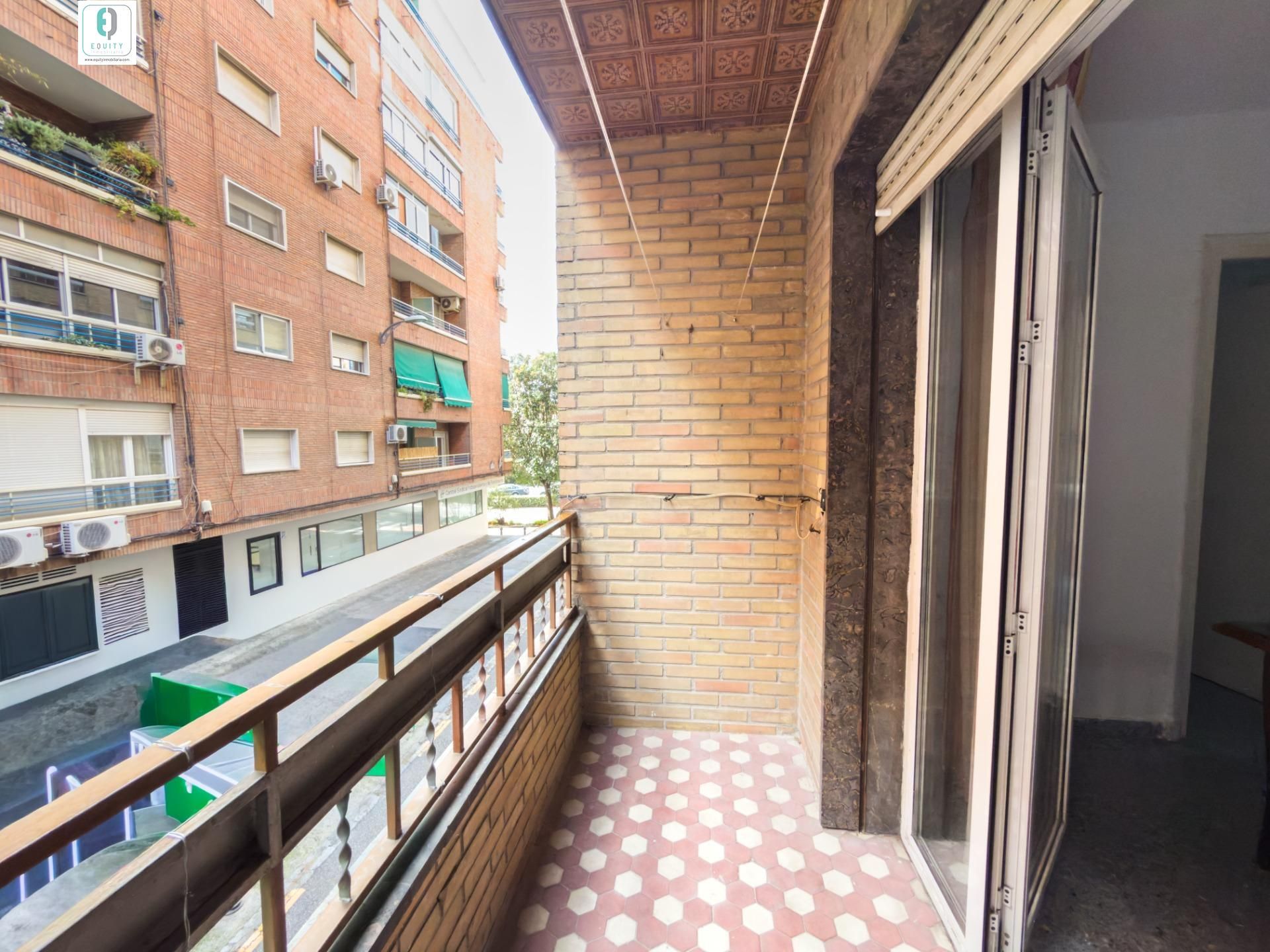 Terrassa de Pis en venda en  Granada Capital amb Calefacció, Terrassa i Moblat