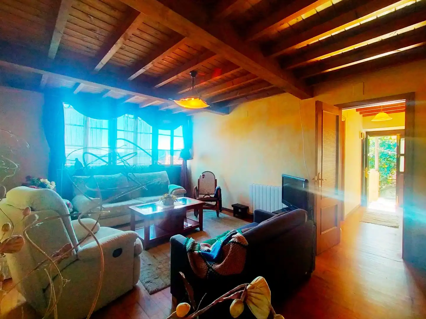 Sala d'estar de Finca rústica en venda en Salas amb Calefacció, Jardí privat i Traster