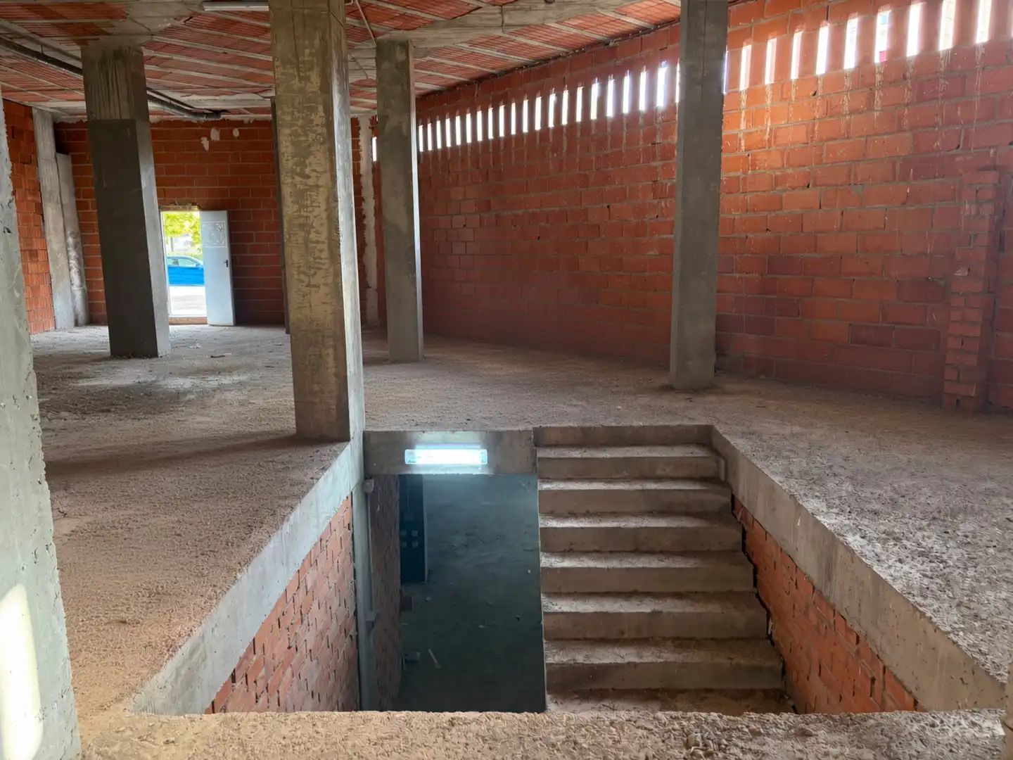 Local de lloguer a Avenida de los Reyes Católicos, Nuevo Hospital