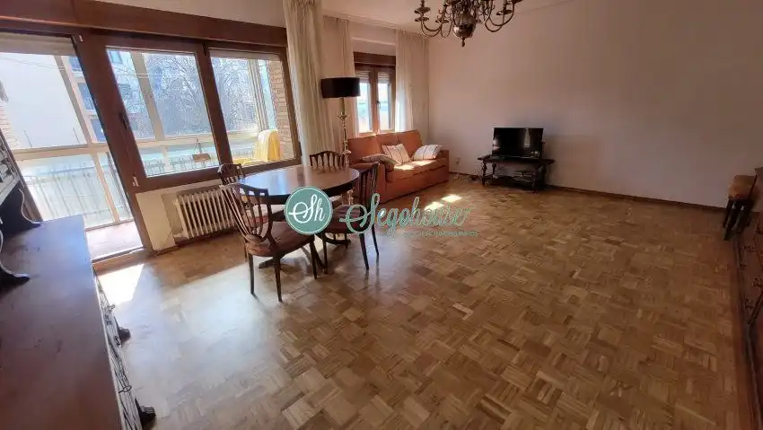 Living room of Flat for sale in Segovia  with Heating, Parquet flooring and Terrace