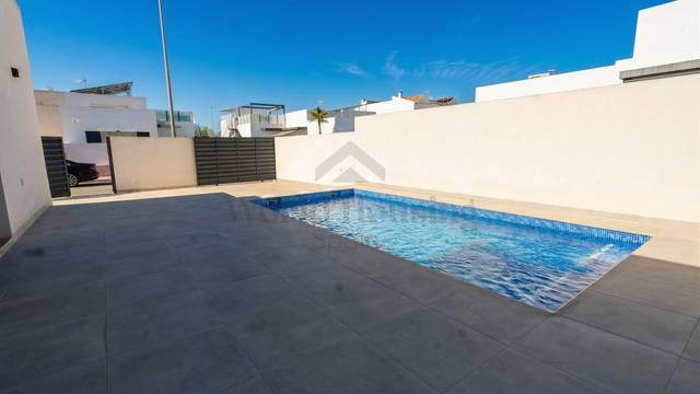 Casa-chalet en Venta en Daya Nueva
