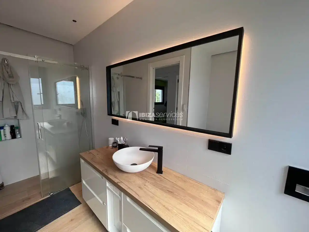 Bany de Casa o xalet en venda en Santa Eulària des Riu amb Aire condicionat, Jardí privat i Piscina