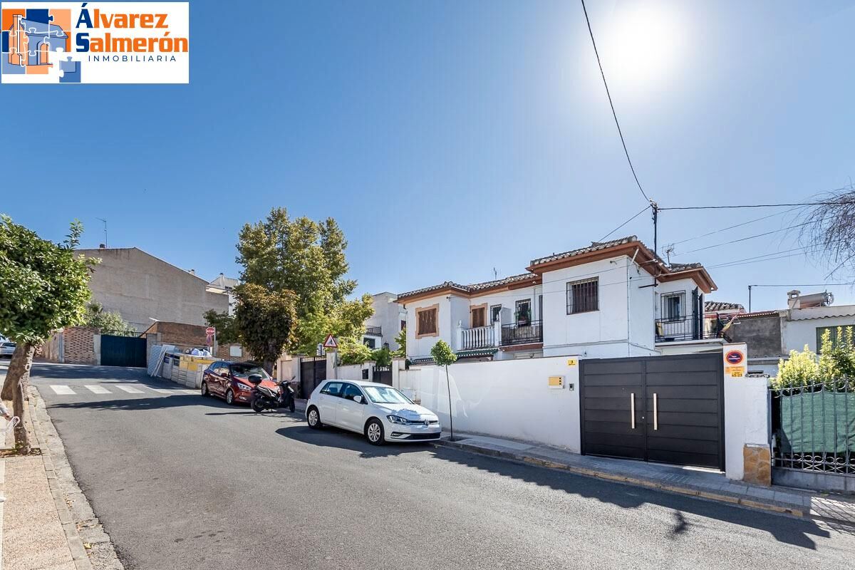 Vista exterior de Casa adosada en venda en Peligros