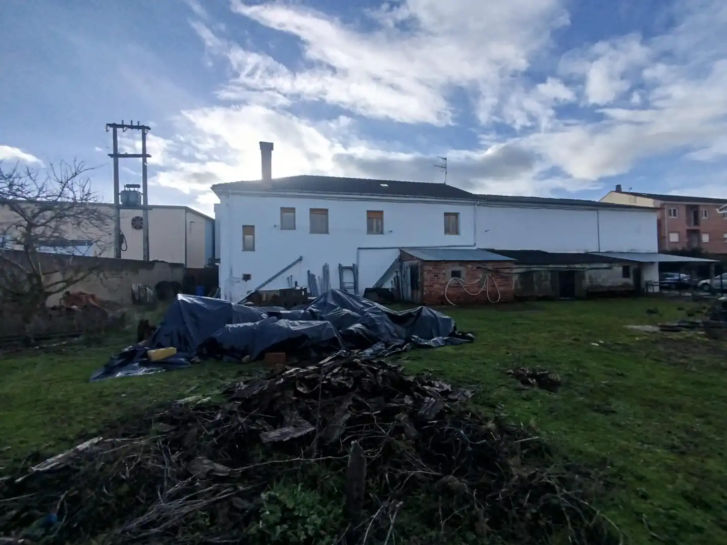 Vista exterior de Casa o xalet en venda en Onzonilla amb Calefacció, Jardí privat i Parquet