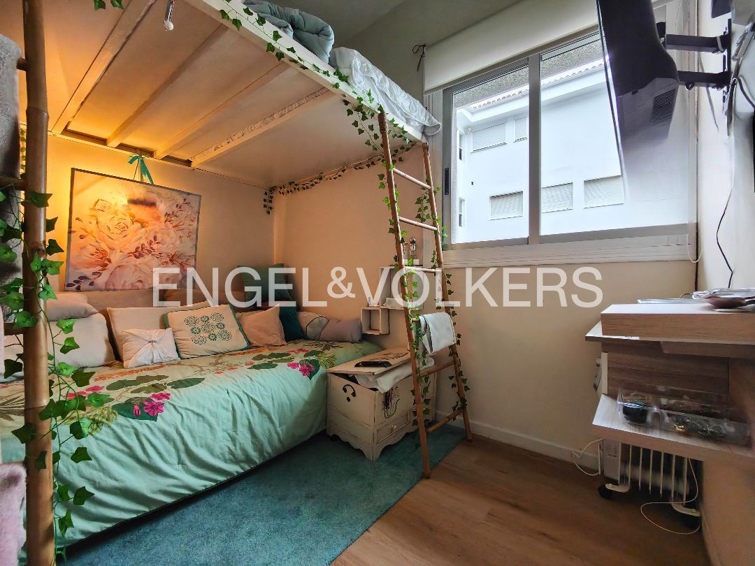 Habitación de Apartamento en venta en O Grove   con Calefacción, Parquet y Amueblado