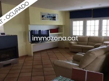 Villa con piscina in vendita a Calle JOSEP PLA I CASADEVALL