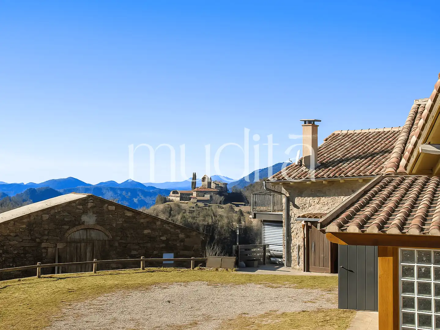 Vista exterior de Casa o xalet en venda en Les Llosses amb Calefacció, Terrassa i Traster