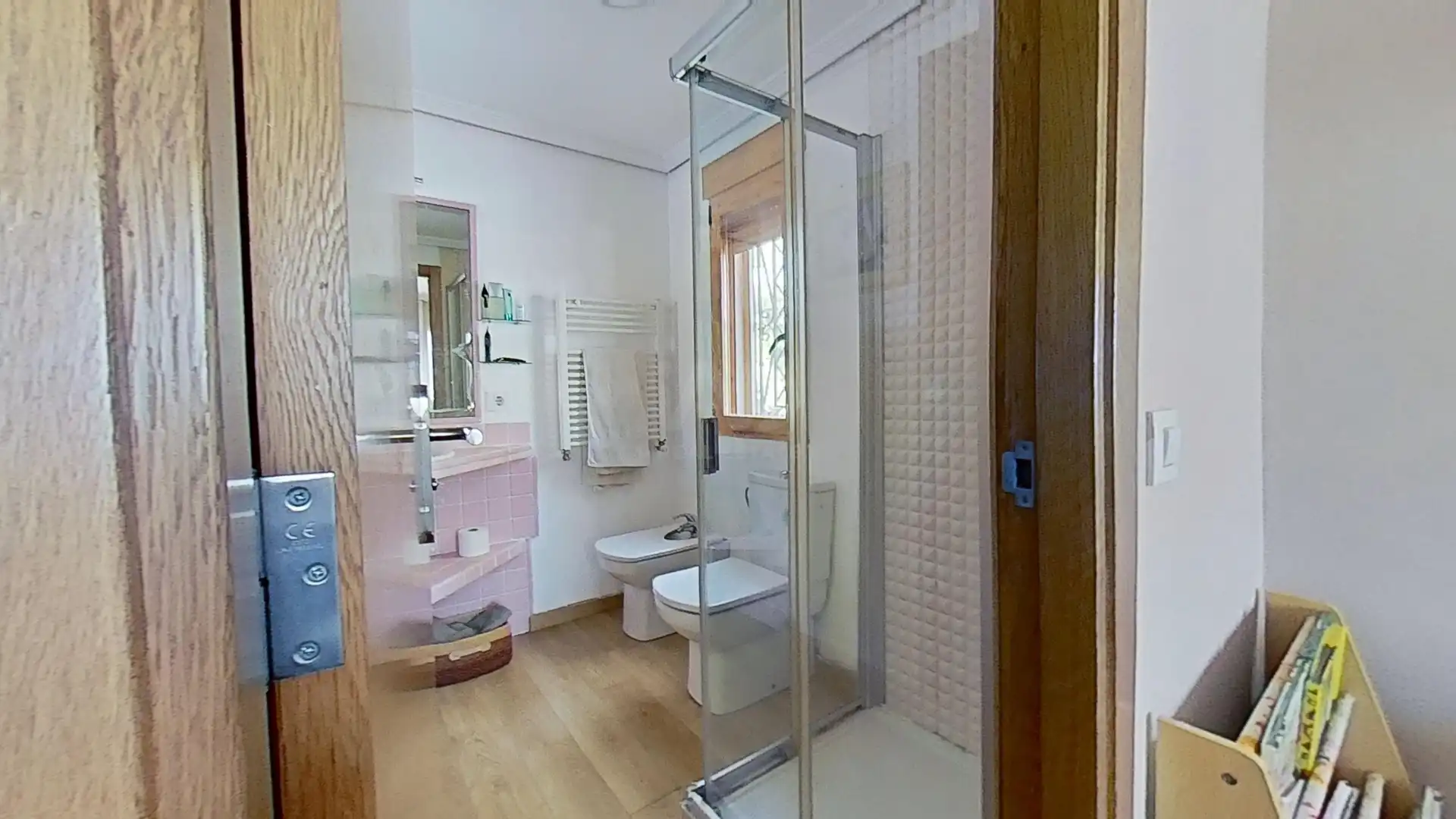 Badezimmer von Einfamilien-Reihenhaus zum Verkauf in Benicasim / Benicàssim mit Klimaanlage und Heizung