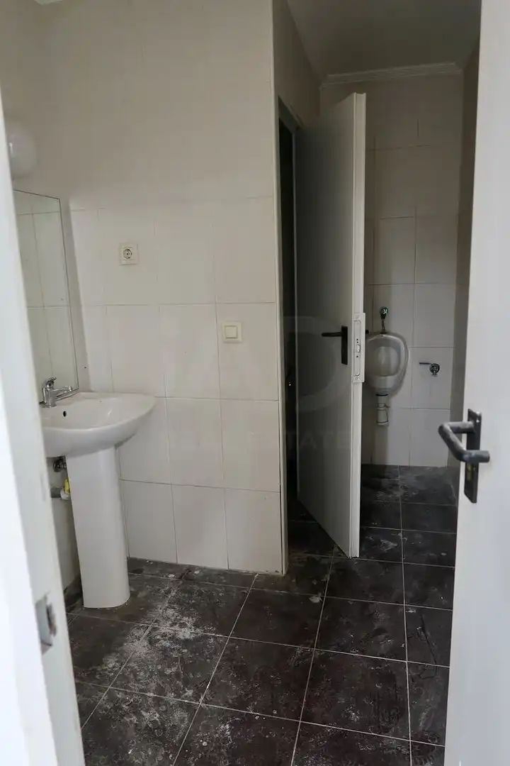 Bany de Local en venda en Madrid