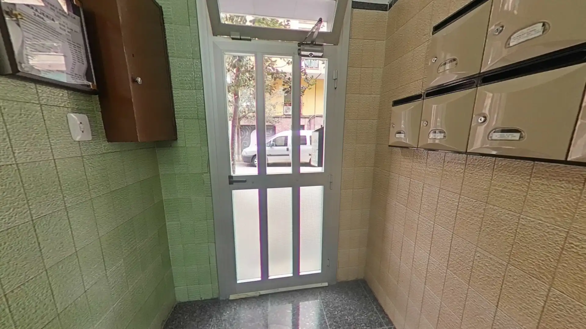 Piso en venta en L'Hospitalet de Llobregat con Calefacción y Amueblado
