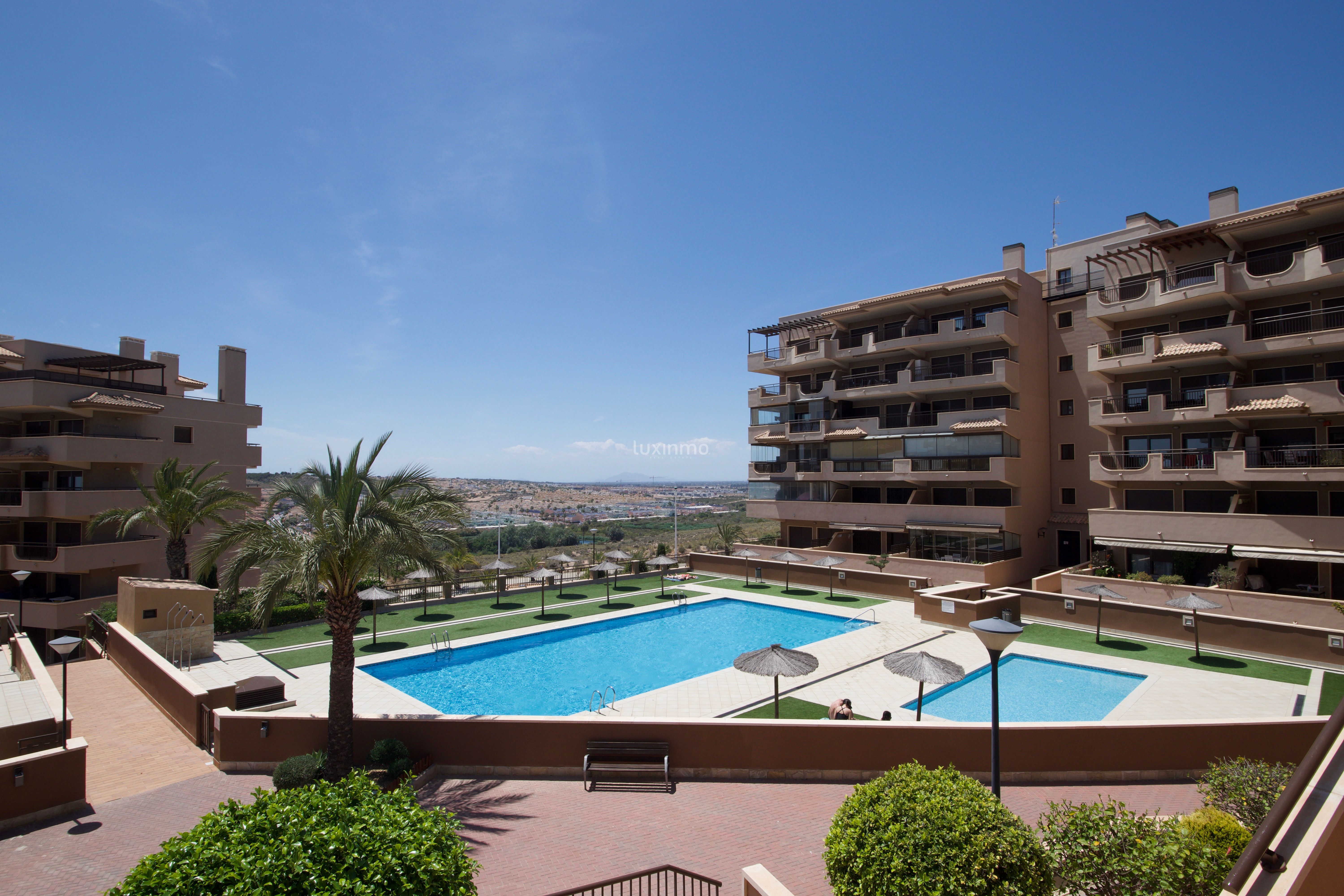 Piscina de Casa adosada en venta en Elche / Elx con Aire acondicionado y Terraza
