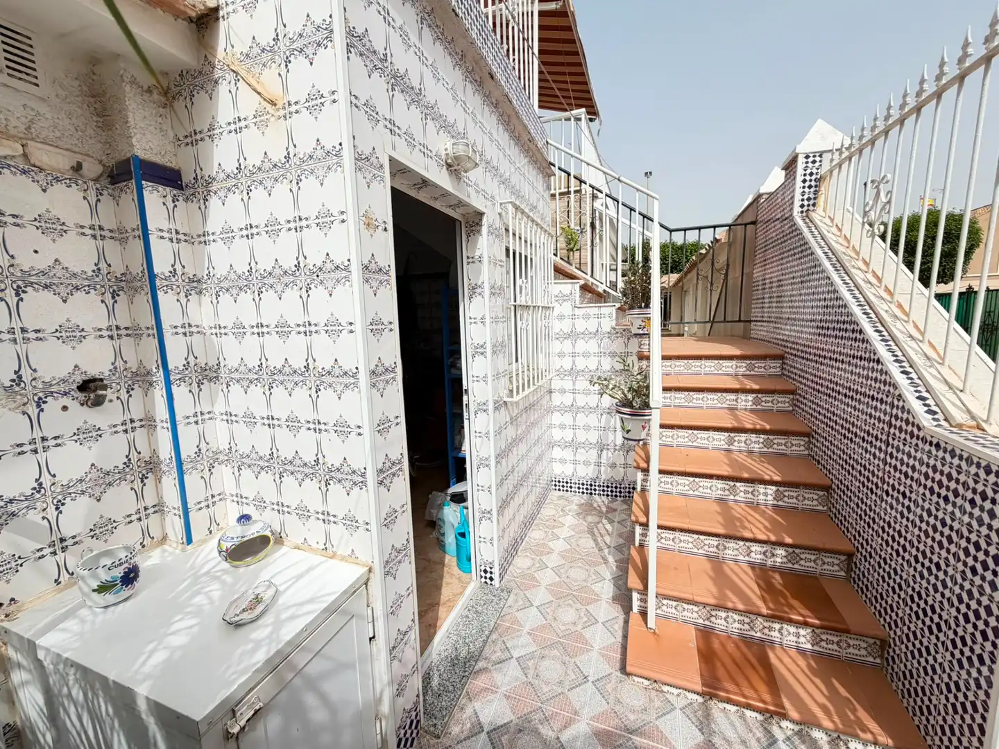 Terrasse von Einfamilien-Reihenhaus zum Verkauf in Los Alcázares mit Klimaanlage, Abstellraum und Möbliert
