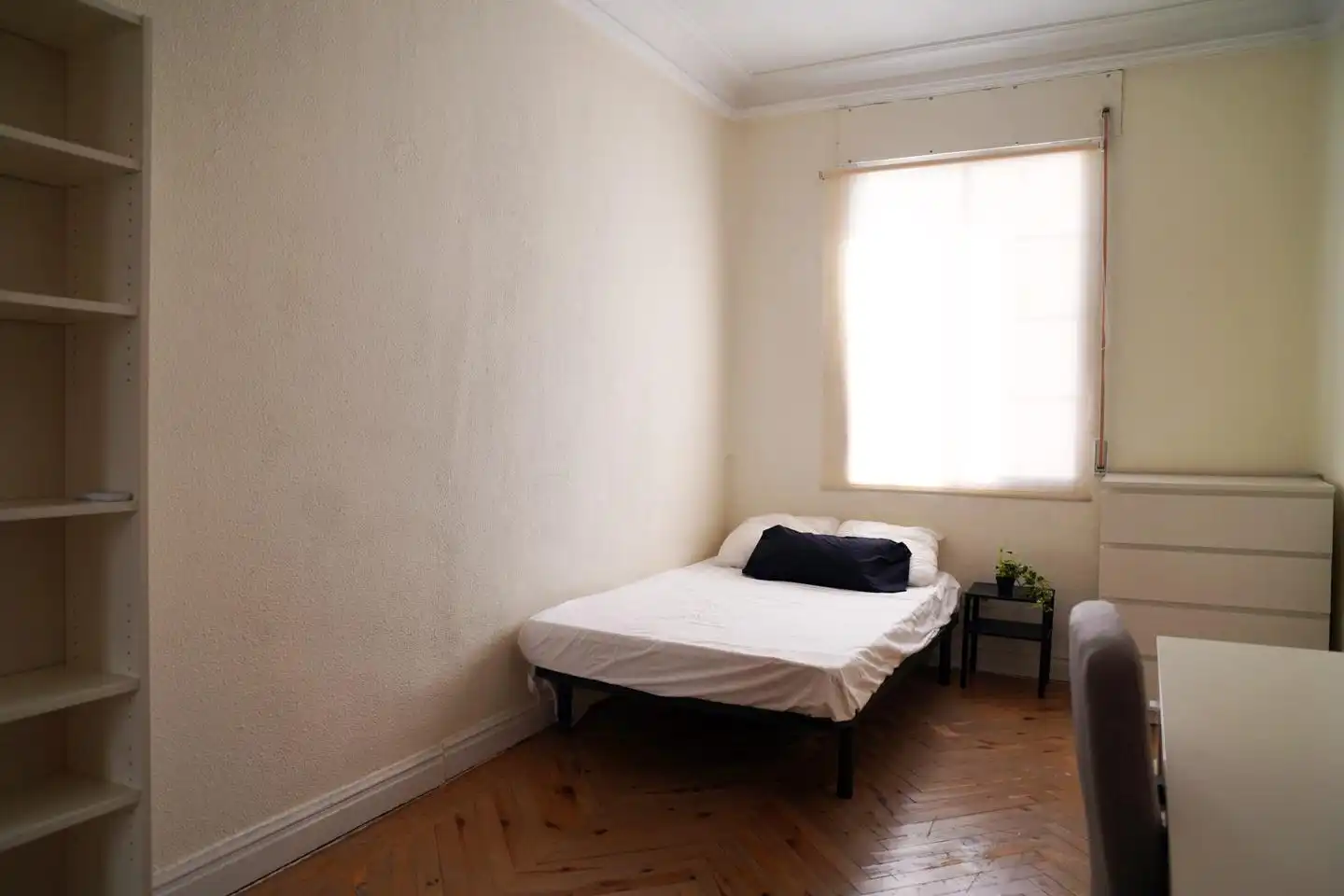 Habitación de Apartamento de alquiler en Madrid con Aire acondicionado, Calefacción y Parquet