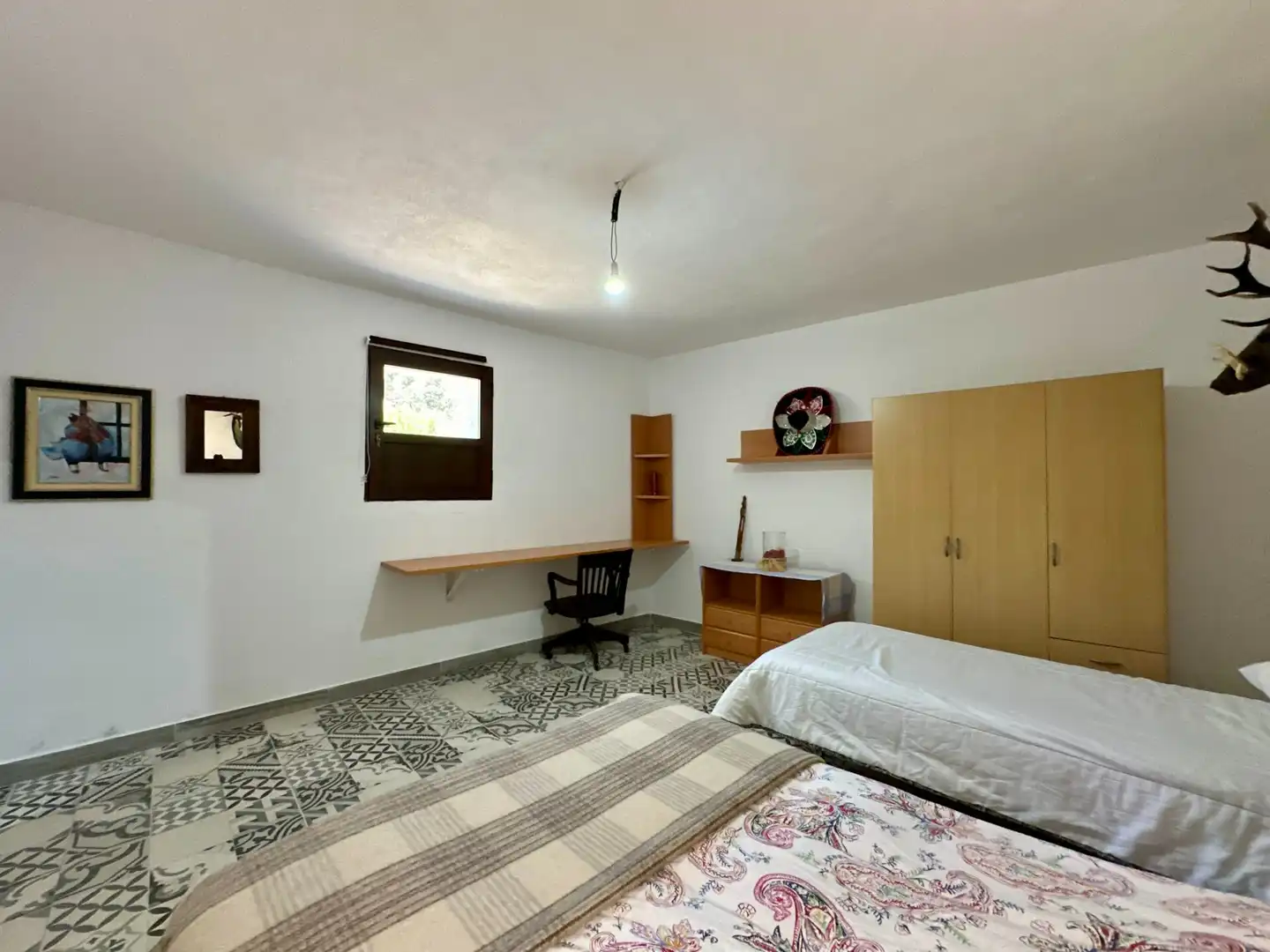 Dormitori de Finca rústica en venda en Sierro amb Aire condicionat, Calefacció i Jardí privat