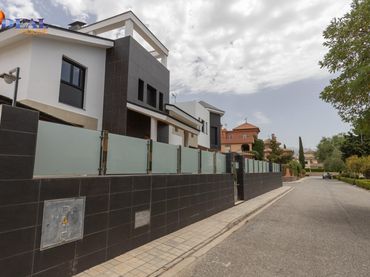 Villa con piscina in vendita a Urbanizacion EL CARMELO