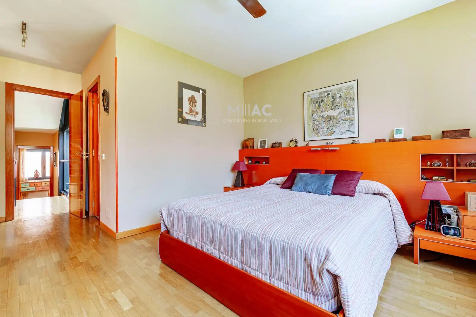 Habitación de Casa adosada en venta en Madrid con Aire acondicionado, Calefacción y Jardín privado