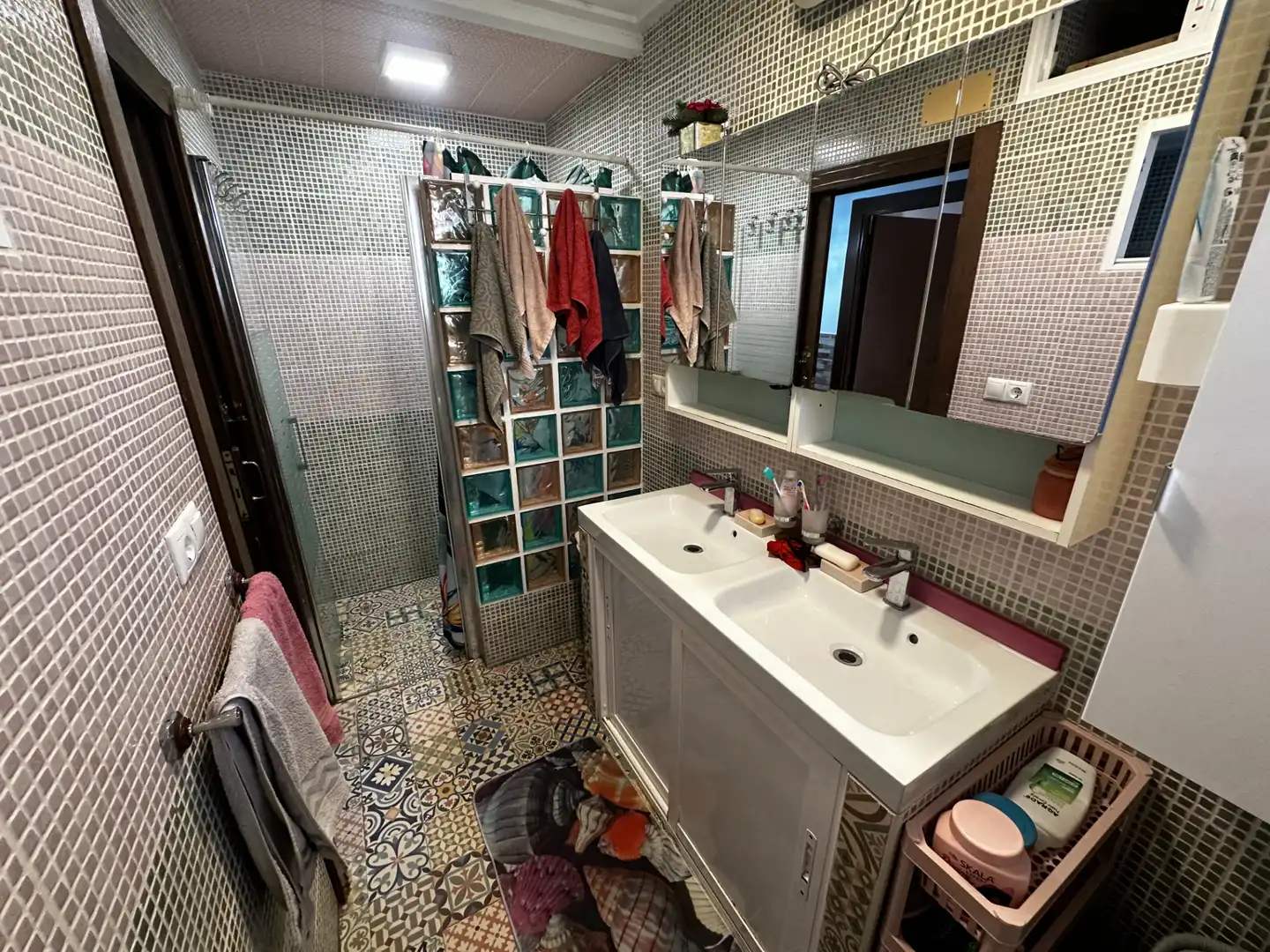 Badezimmer von Wohnung zum Verkauf in Elche / Elx mit Klimaanlage, Heizung und Terrasse