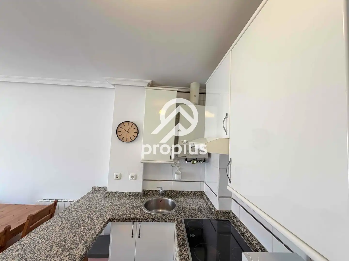 Cocina de Piso en venta en Soto del Barco con Calefacción, Trastero y Amueblado