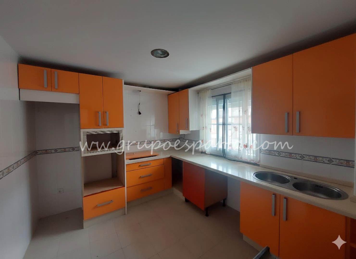 Cuina de Casa adosada en venda en Gerena amb Aire condicionat