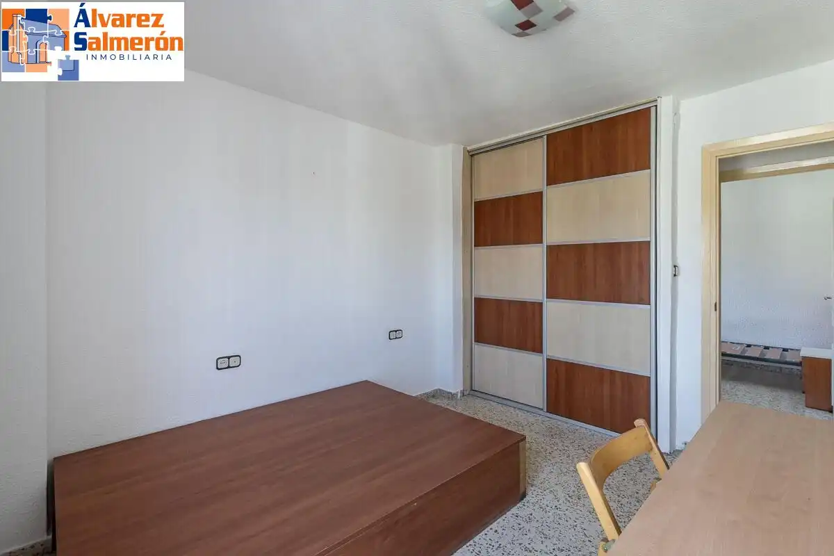 Bedroom of Flat for sale in Granada  with Air Conditioner, Heating and Terrace