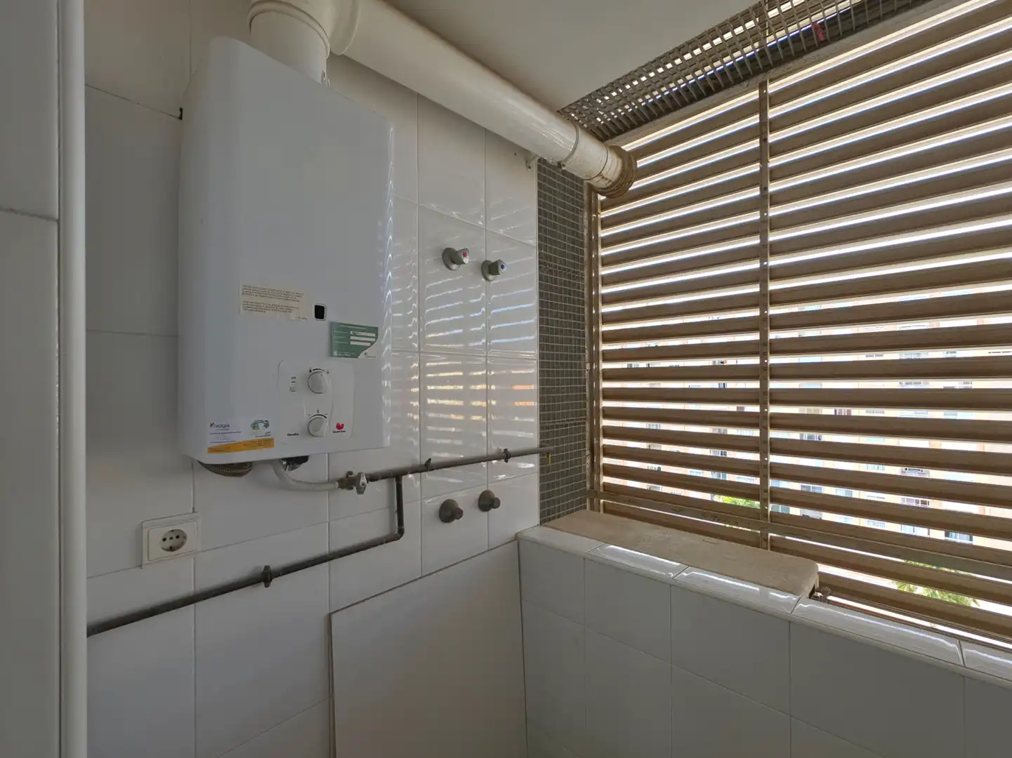 Bany de Pis en venda en Alicante / Alacant amb Aire condicionat, Terrassa i Piscina comunitària