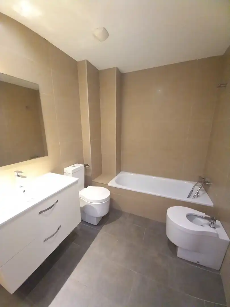Baño de Piso de alquiler en Málaga con Terraza, Trastero y Horno