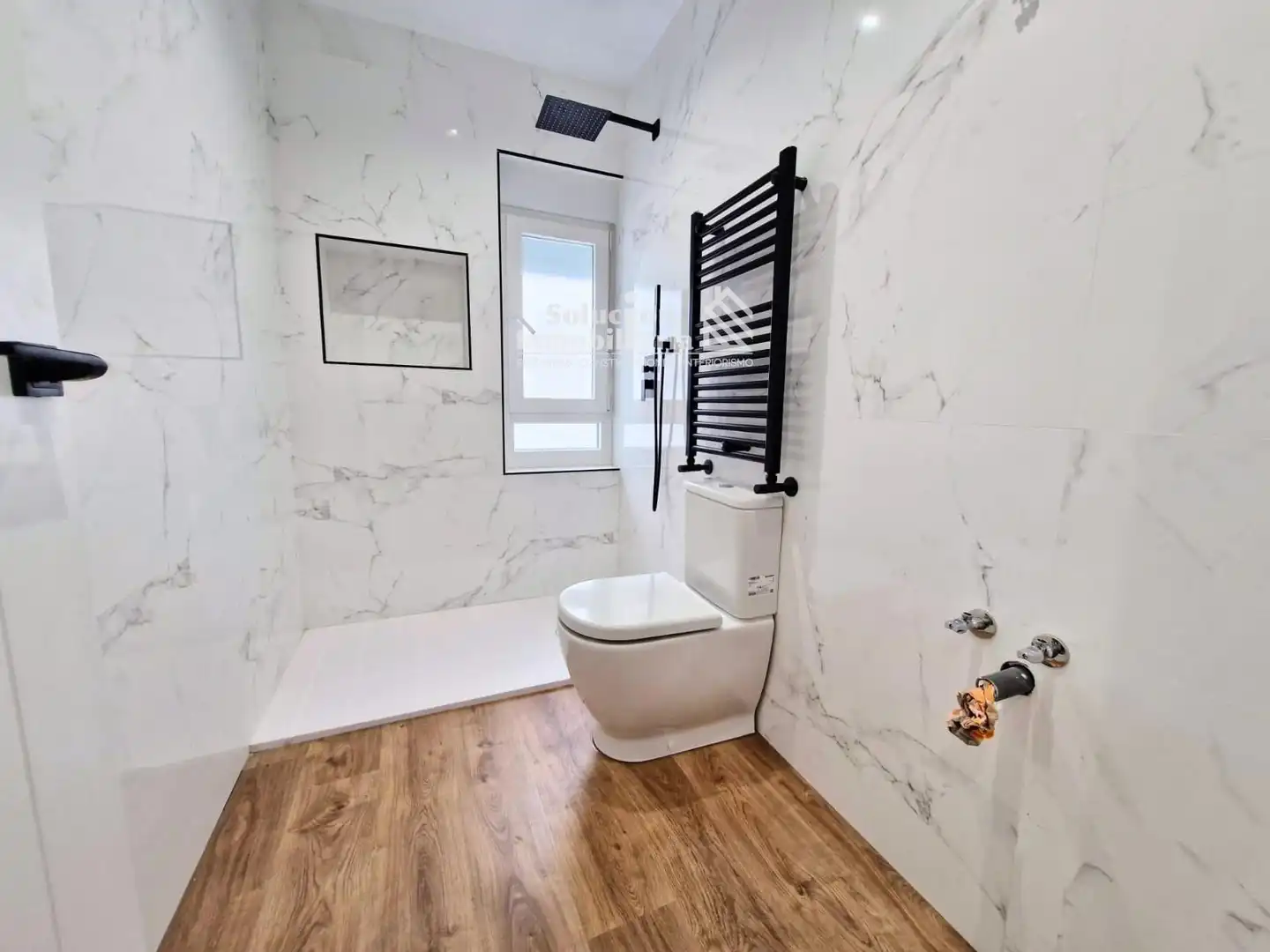 Badezimmer von Wohnung zum Verkauf in Salamanca mit Heizung, Terrasse und Möbliert