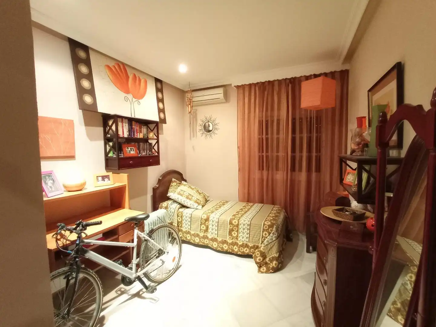 Habitación de Casa o chalet en venta en Chiclana de la Frontera con Aire acondicionado, Calefacción y Jardín privado