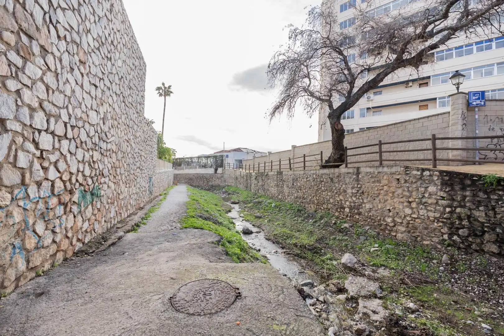 Vista exterior de Estudi en venda en Fuengirola amb Aire condicionat, Calefacció i Jardí privat