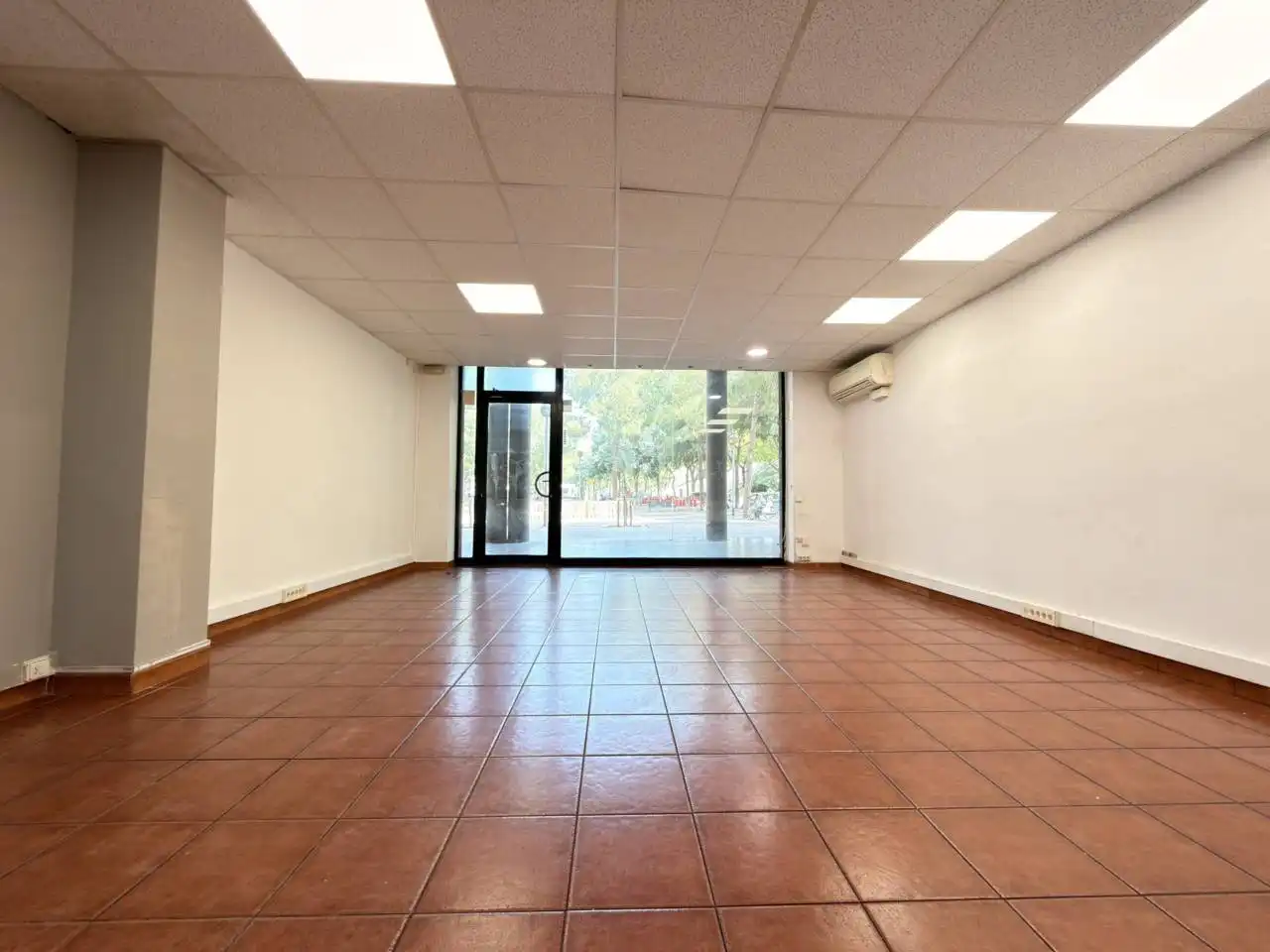 Local comercial en venda a Calle Mare de Déu de Port, imagen 5