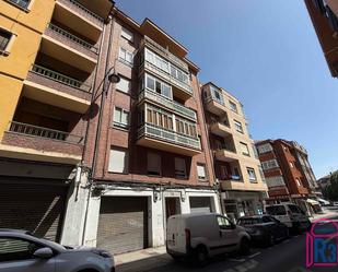 Exterior view of Flat to rent in León Capital   with Heating, Terrace and Furnished