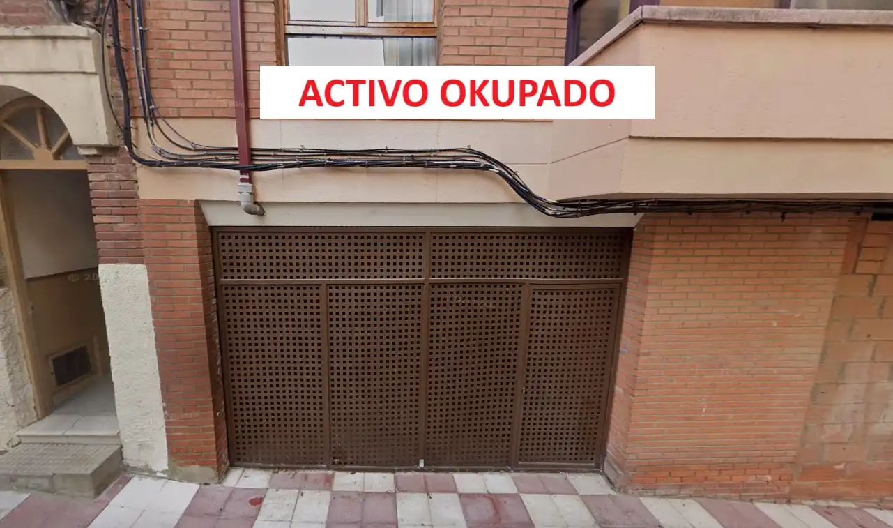 Außenansicht von Garage zum Verkauf in León Capital 
