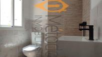 Bathroom of Flat for sale in  Sevilla Capital