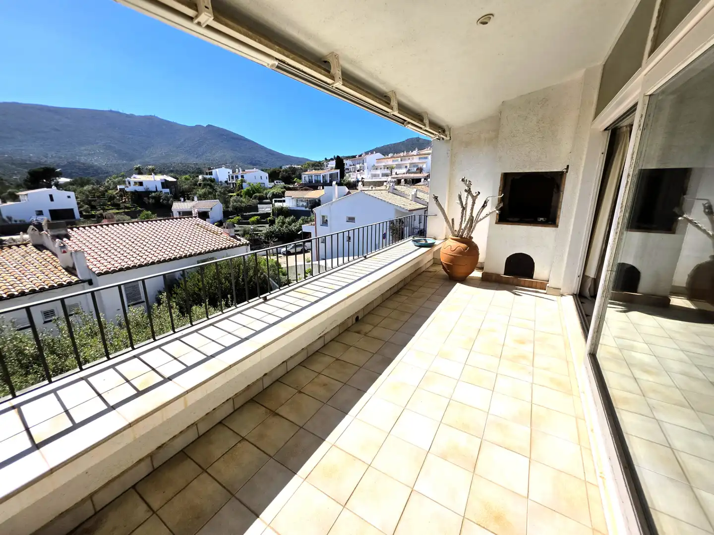 Terrasse von Einfamilien-Reihenhaus zum Verkauf in Cadaqués mit Heizung und Terrasse